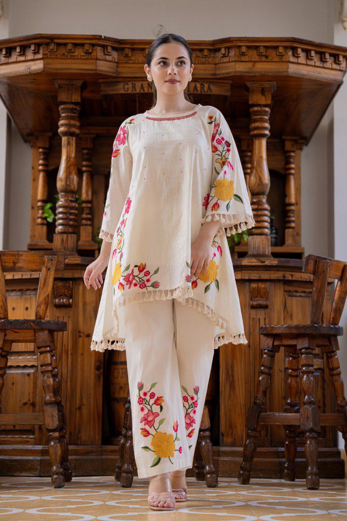 Beautiful embroidered, Lurex Cotton Cordset