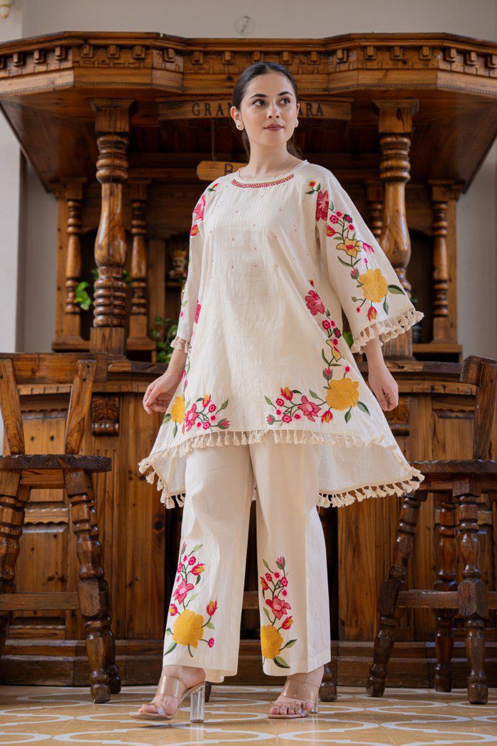 Beautiful embroidered, Lurex Cotton Cordset