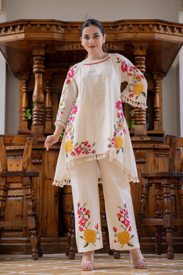 Beautiful embroidered, Lurex Cotton Cordset