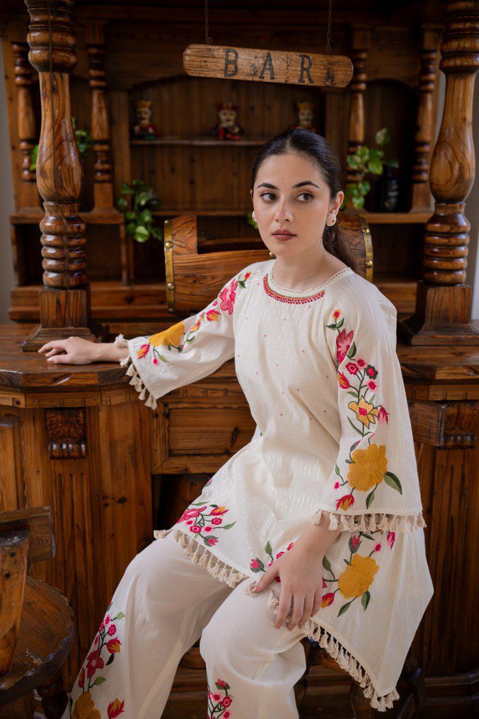 Beautiful embroidered, Lurex Cotton Cordset
