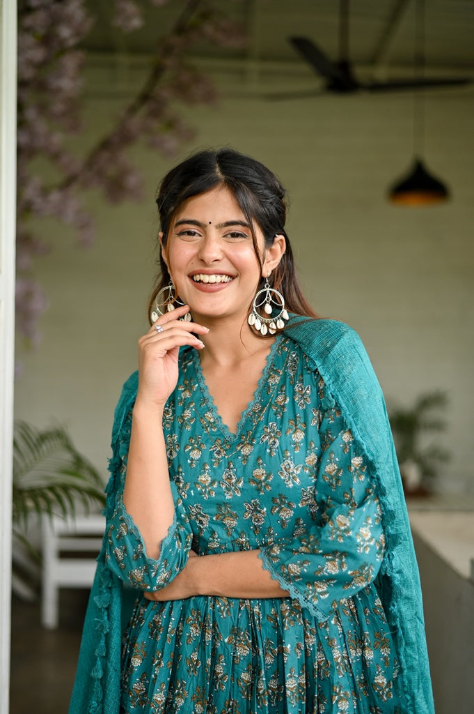 Beautiful Green Floral Design, Alia Cut Flare Cotton Suit Set with Doria Dupatta and Pants