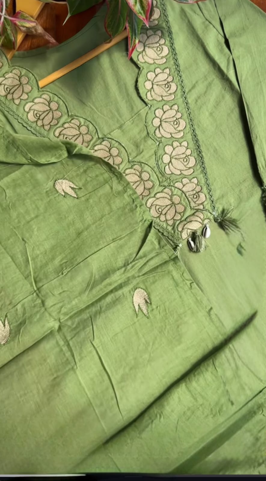 Elegant Floral Cutwork Embroidered Kurta Pants Set