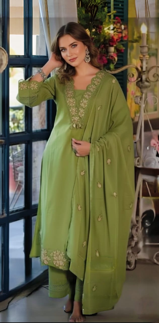 Elegant Floral Cutwork Embroidered Kurta Pants Set
