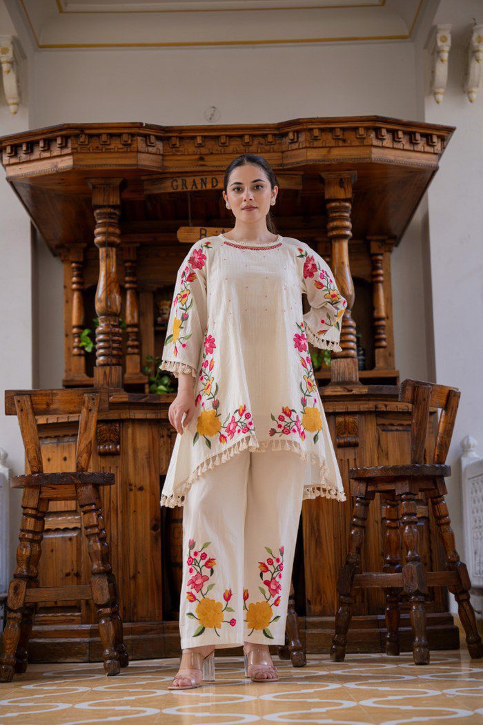 Beautiful embroidered, Lurex Cotton Cordset