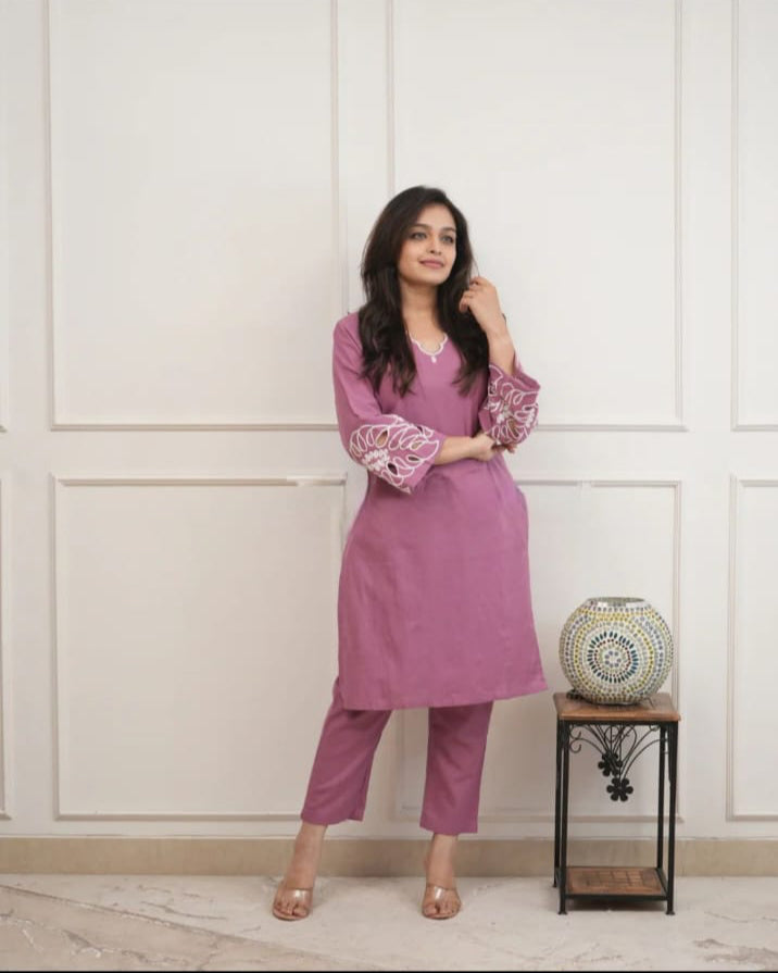 Elegant Mauve-Coloured Kurta Set with Cutwork Sleeves