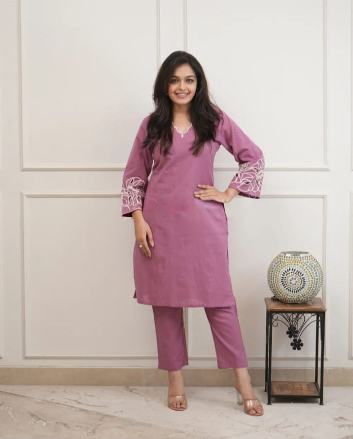 Elegant Mauve-Coloured Kurta Set with Cutwork Sleeves