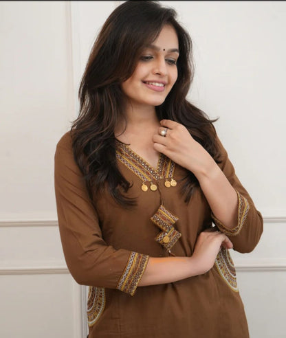 Elegant Gamthi Style Kurti Set in Brown with Pocket Detailing