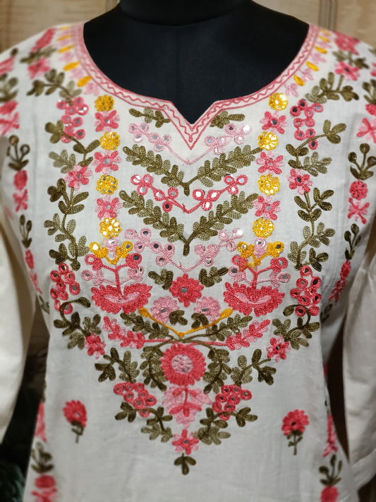Elegant Off White Floral Embroidered Straight Kurta With Pant