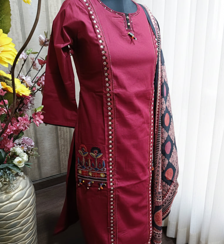 Elegant embroidered Maroon Suit Set with front pockets