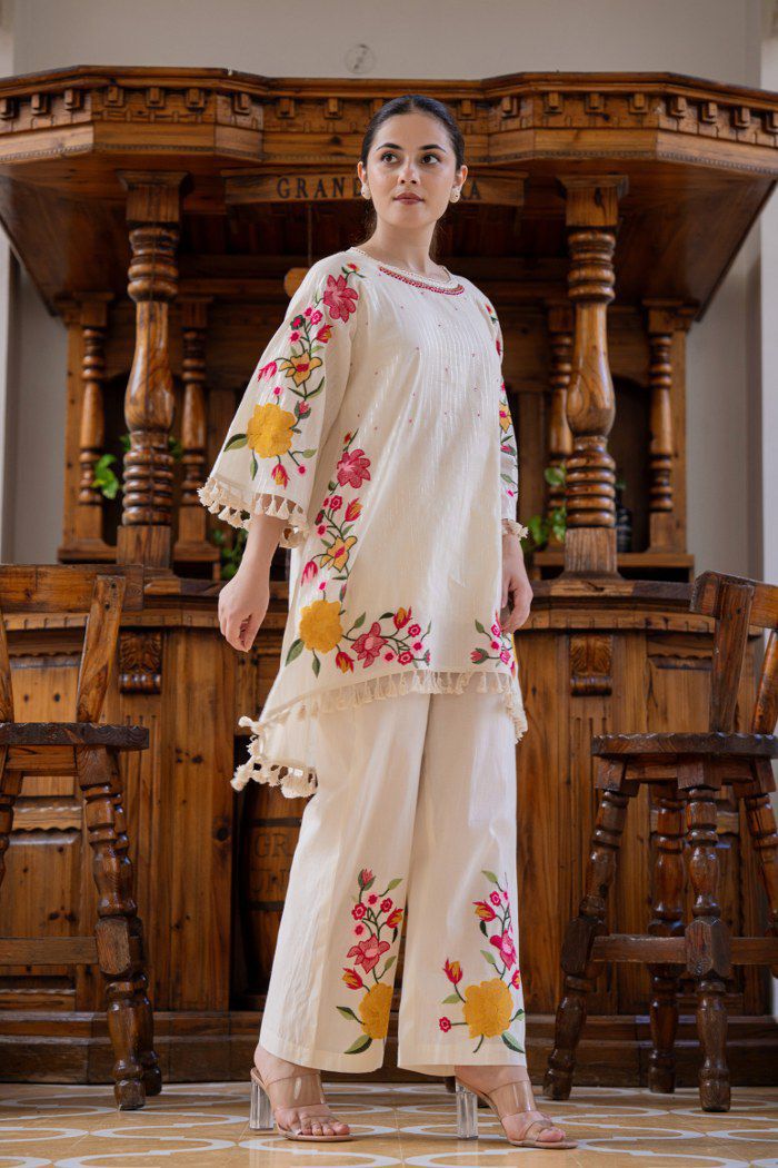 Beautiful embroidered, Lurex Cotton Cordset