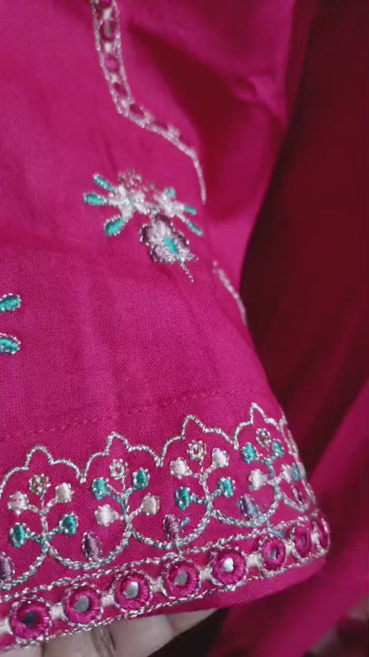 Elegant Floral Embroidered Thread Work Kurta Set With Muslin Silk Dupatta